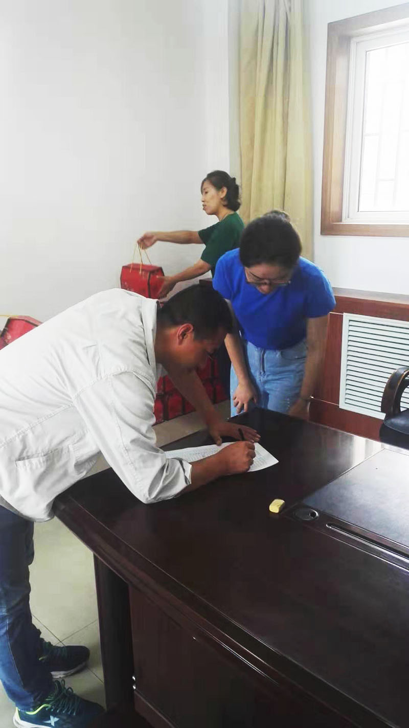 情滿月圓在中秋，心系員工送關(guān)懷--隆峰集團(tuán)迎中秋.慶國(guó)慶慰問員工集體活動(dòng)！(圖13)